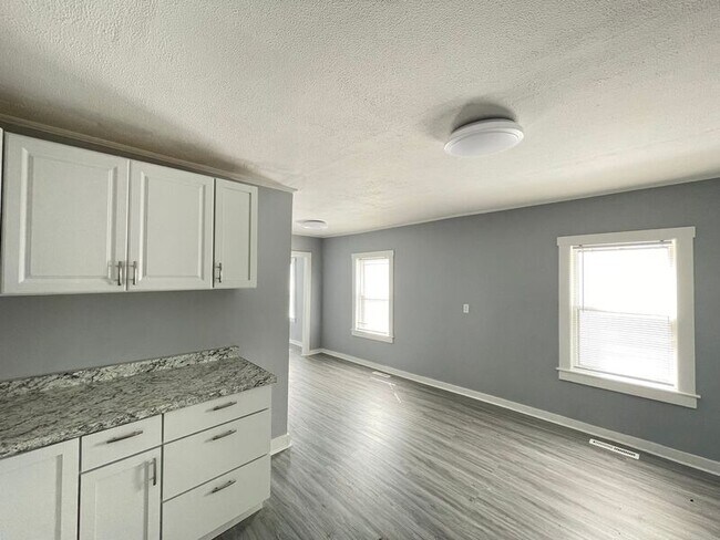 Building Photo - 9 Patten Ct