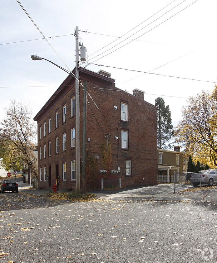 Building Photo - 41 Harmony St