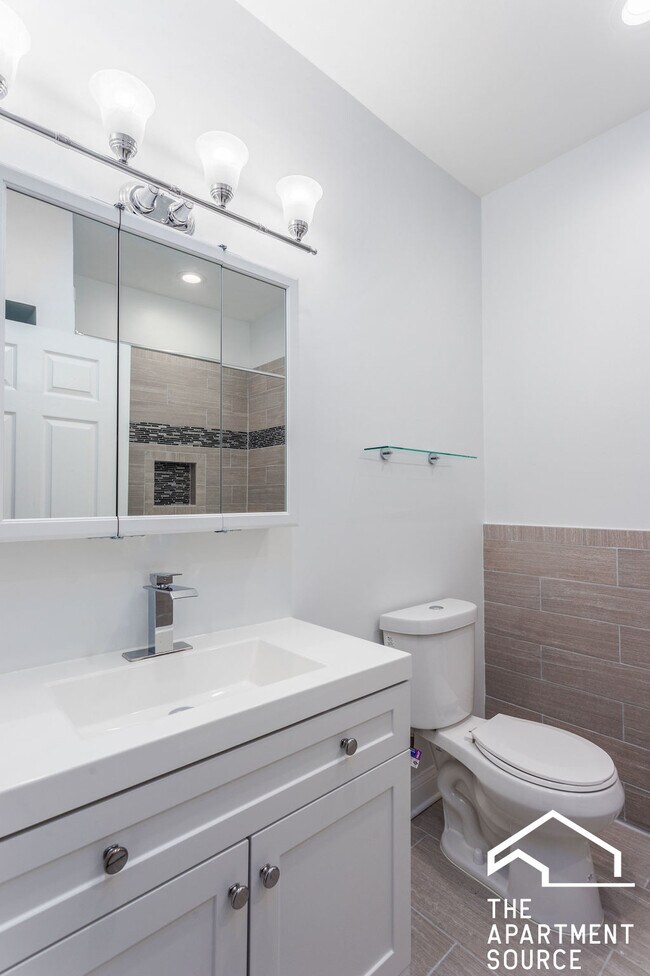 Foto del edificio - 2421 N Clybourn Ave