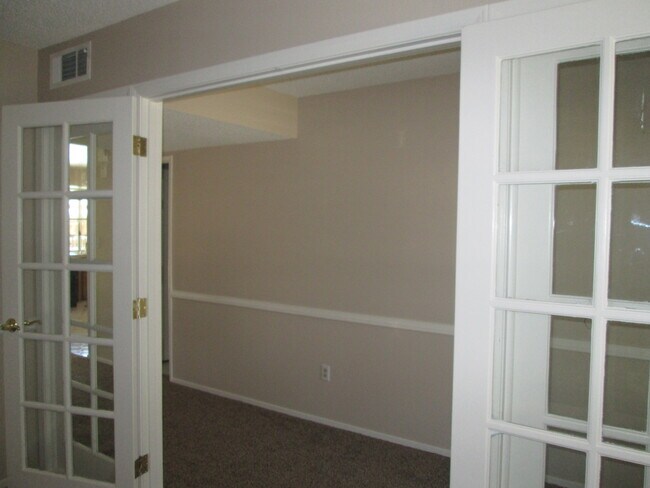 Building Photo - Northwest Home with Pool