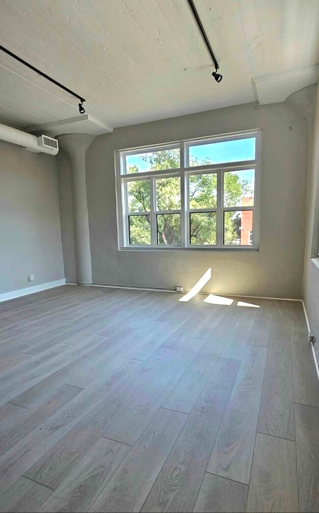 Building Photo - 275 Chapel St