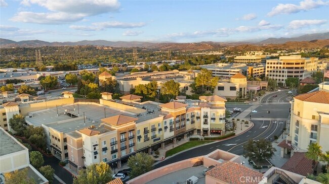 Foto del edificio - 24505 Town Center Dr