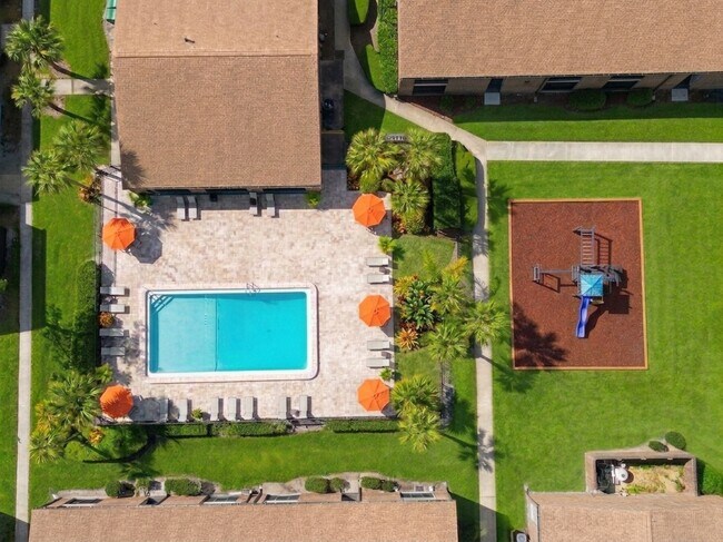 Building Photo - Laurel Pointe