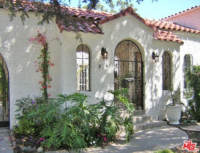 Foto del edificio - 914 Burnside Ave