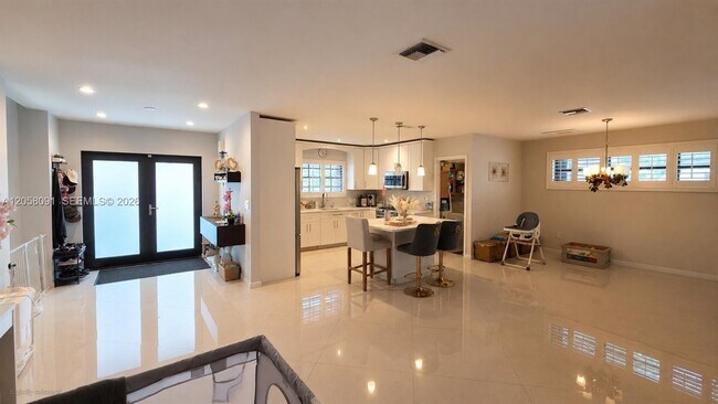 Foto del edificio - 565 NE 179th Dr