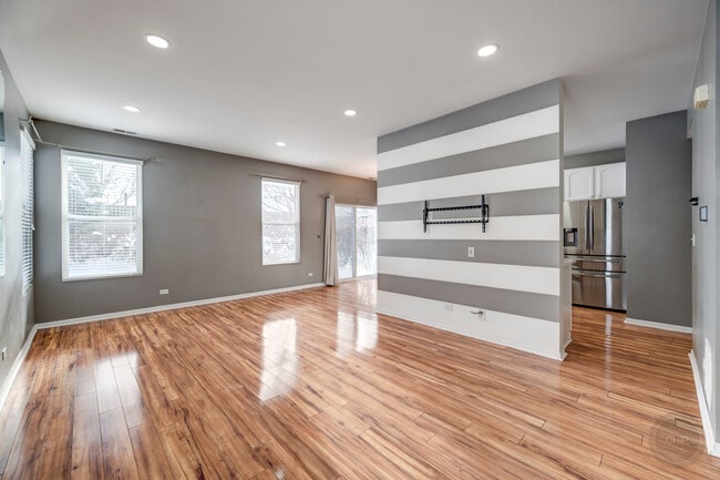 Foto del edificio - 4055 Blackstone Dr