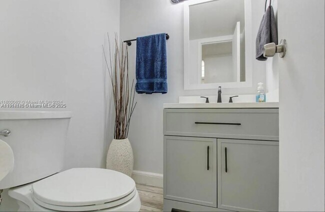 Foto del edificio - 2655 Collins Ave