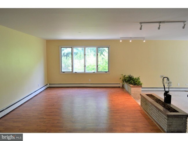 Building Photo - 327 Irvington Pl
