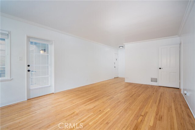 Foto del edificio - 265 N Swall Dr