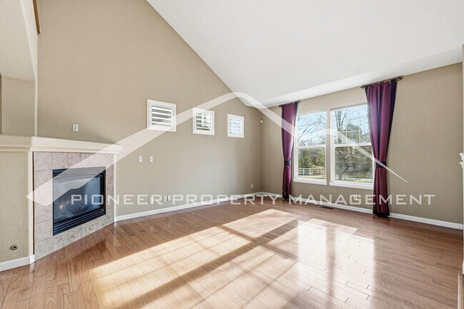 Foto del edificio - Spacious Home with Central AC and Gas Fireplace