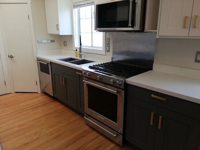 Building Photo - 5842 Occidental St