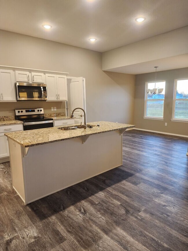 Foto del edificio - Brand New 3 Bedroom, 2 Bath, 3 Car Garage ...