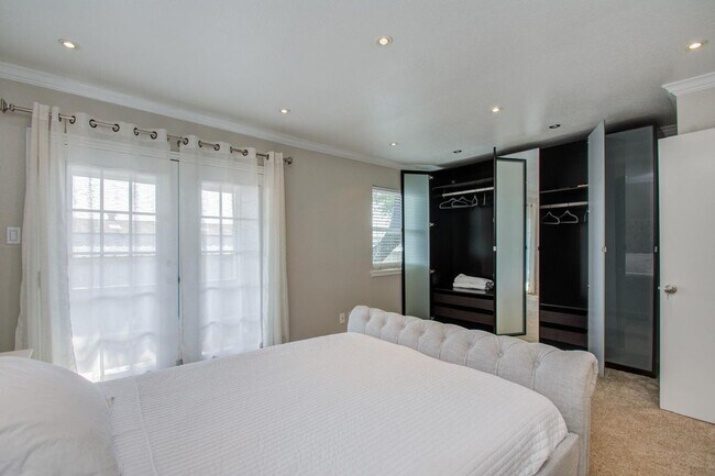 Foto del edificio - 5807 Beverly Hill St