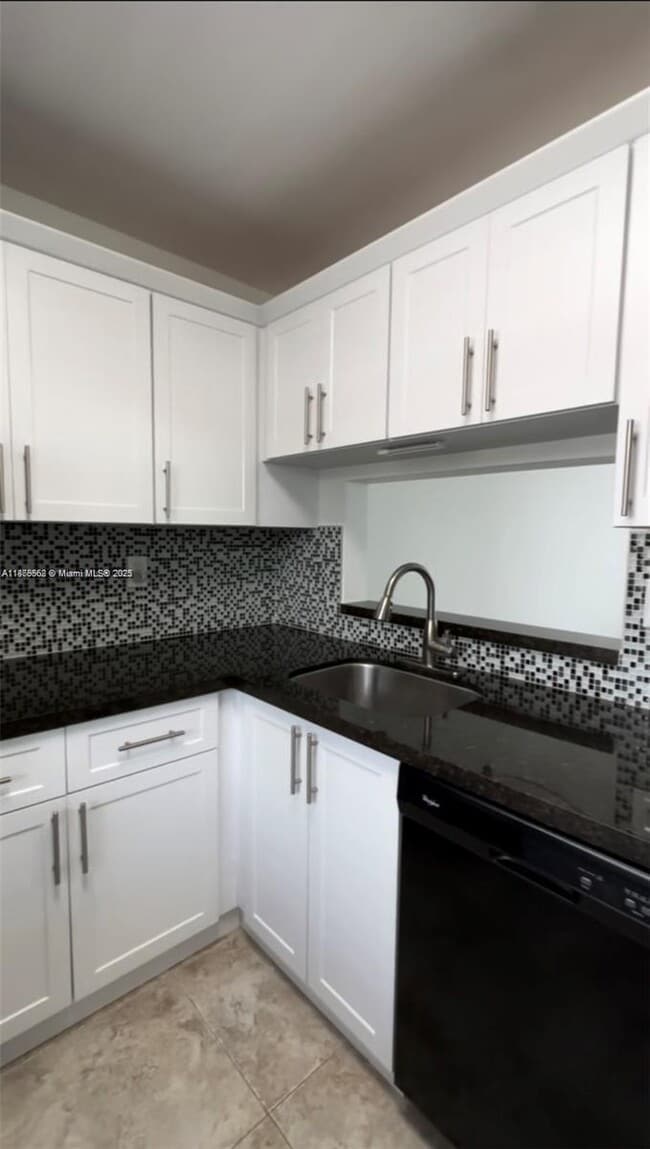 Foto del edificio - 8015 SW 107th Ave