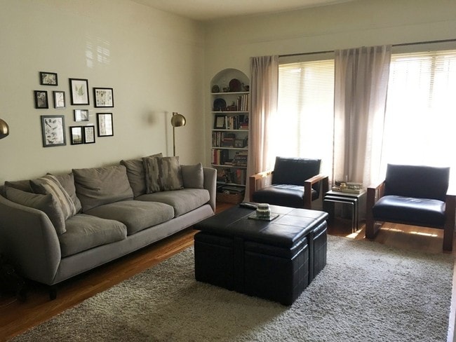 Living Room - 464 N Orange Grove Ave