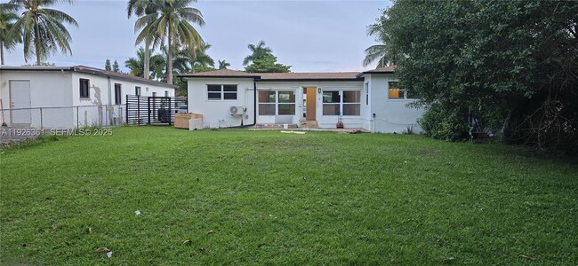 Foto del edificio - 1451 NE 118th St