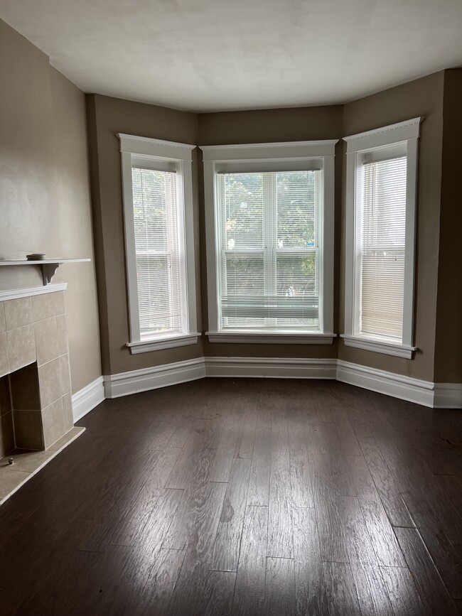 Living Room - 5823 S Wabash Ave Floor 3