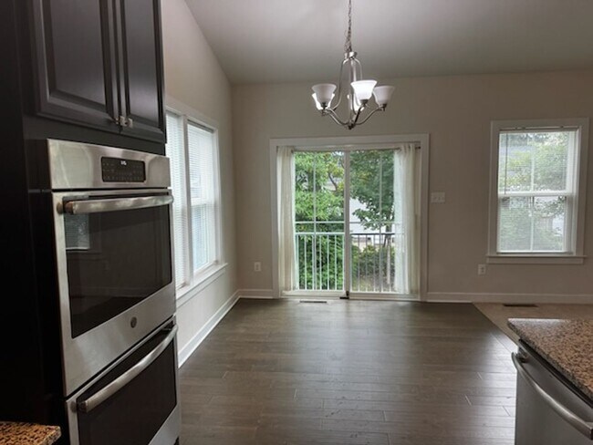 Foto del edificio - Charming 3-Bedroom, 2-Bath Single-Story Ho...