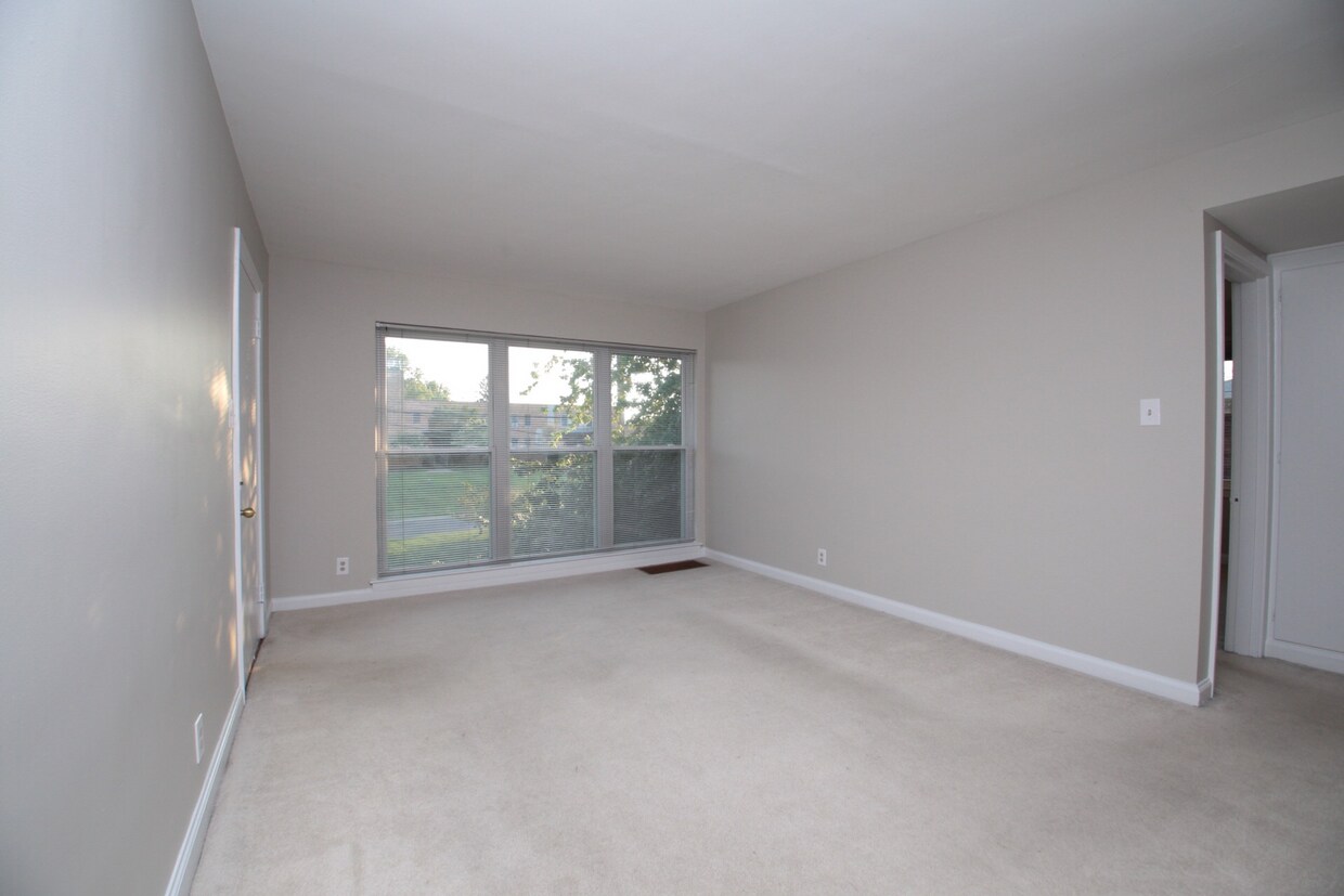 Foto principal - 1745 Newburg Rd