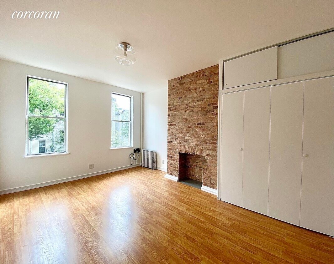 Primary Photo - 191 Kent St