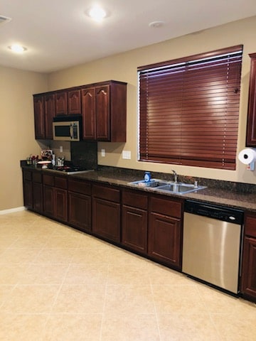 Building Photo - 8421 N Hirsch Mountain Dr