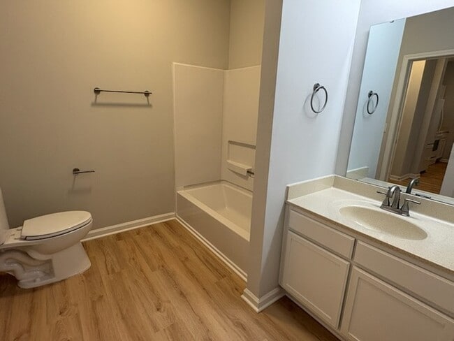 Building Photo - 1 Bedroom 1 bath