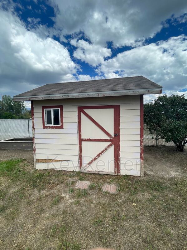 Building Photo - 544 Woods Dr