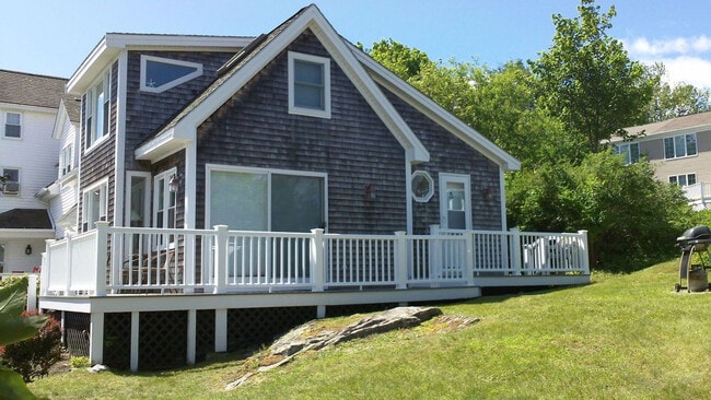 Building Photo - 45 Woodbury Ln