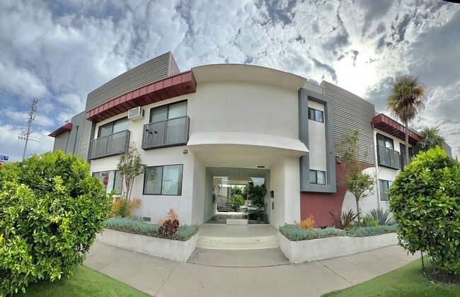 Building Photo - 3510 Clarington Ave