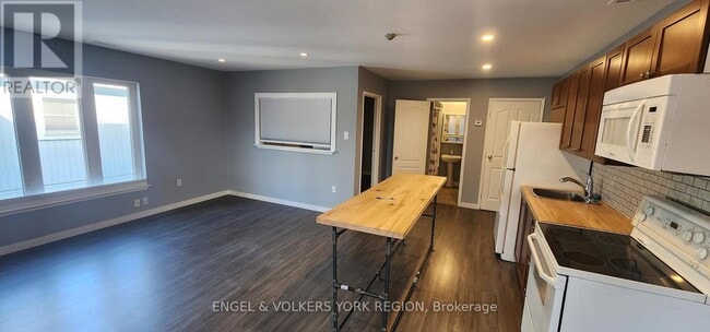 Building Photo - 6 Queen St