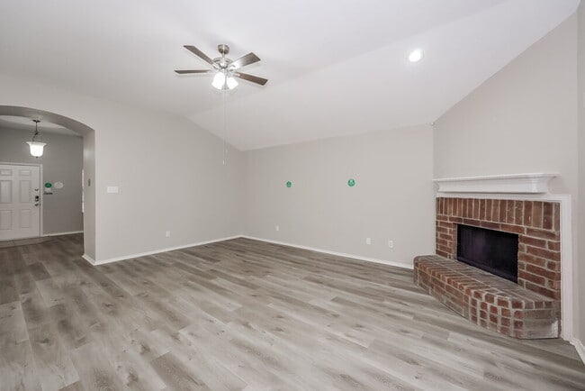 Building Photo - 620 Destin Dr