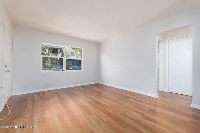 Foto del edificio - 239 E 16th St