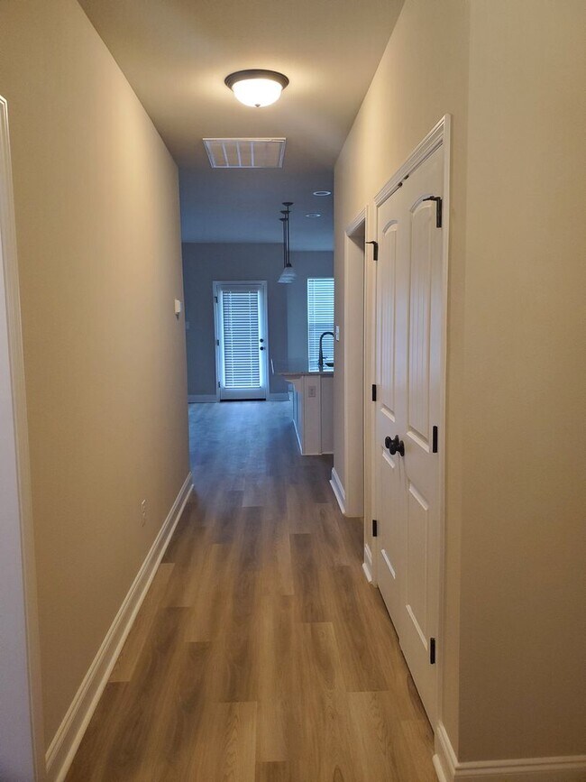 Building Photo - Beautiful Home in Majestic Manor Subdivision!