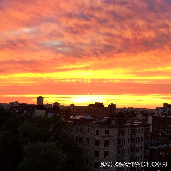 Foto del edificio - 362 Commonwealth Ave