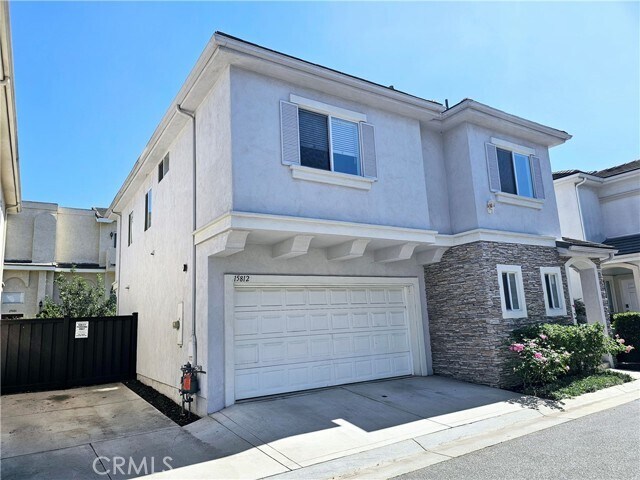 Foto del edificio - 15812 Crest Ln
