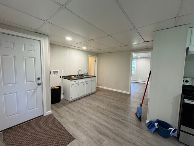 Foto del edificio - 619 Lebanon Hill Rd