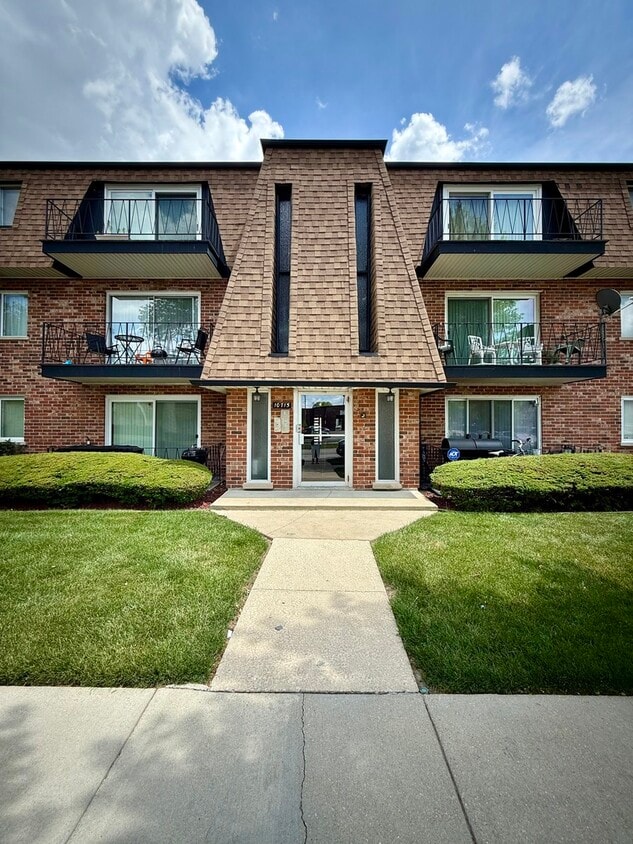 Primary Photo - 10715 Keating Ave