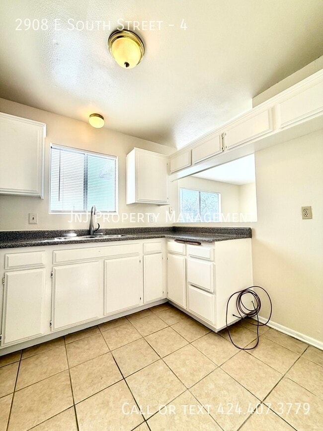 Foto del edificio - 2908 E South St