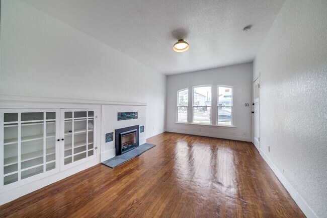 Foto del edificio - 322 E Locust St