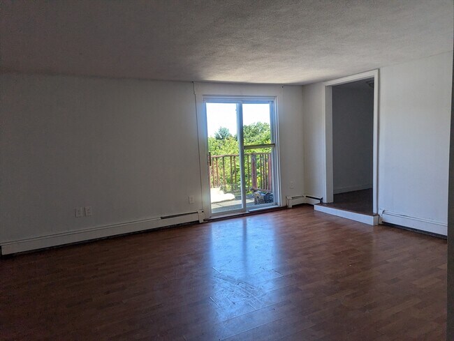 Foto del edificio - 581 Proctor Ave