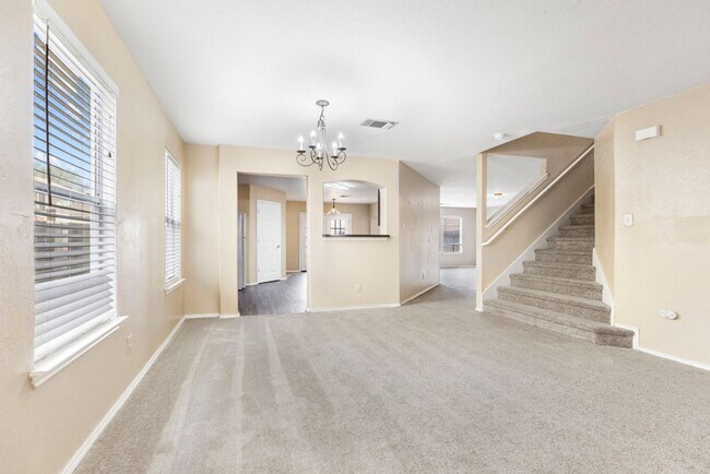 Foto del edificio - Stylish & Spacious 4-Bedroom Home