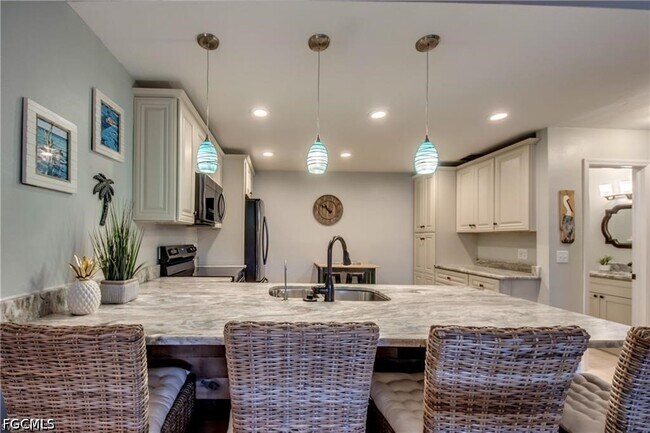 Building Photo - 6337 Royal Woods Dr