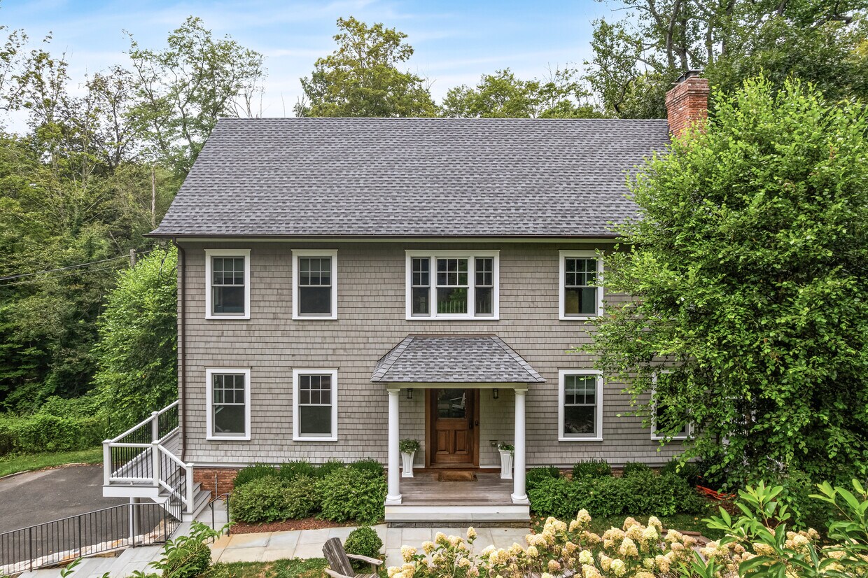 Foto principal - 99 Porchuck Rd