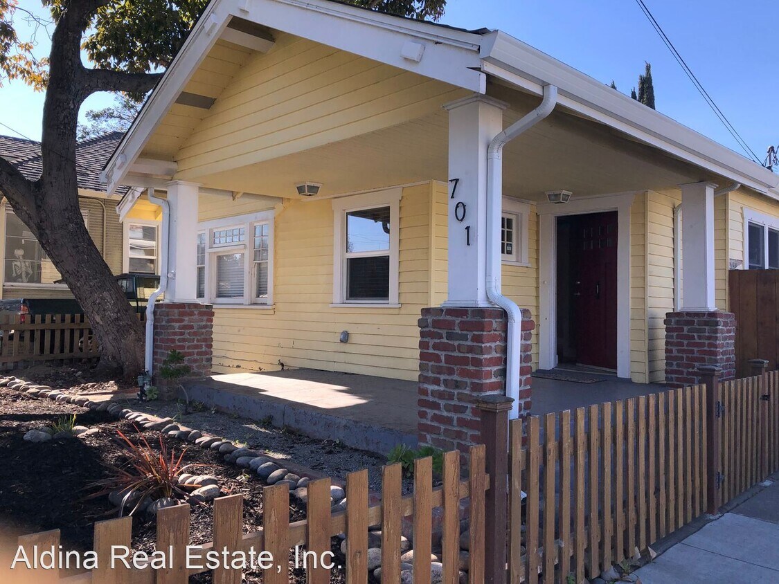 Primary Photo - 2 br, 2 bath House - 701 S. 10th St.