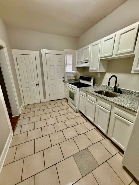 Foto del edificio - 4 bedroom 3 bathroom hose