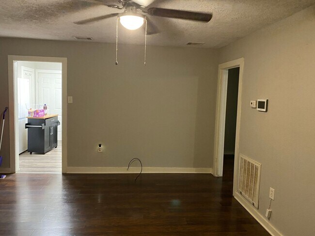 Building Photo - 2 Bedroom Single Family Home in Baytown