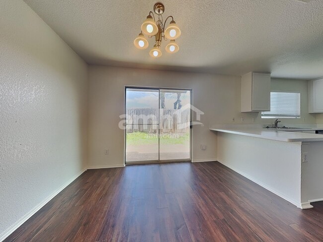 Building Photo - 8528 Hawkview Dr