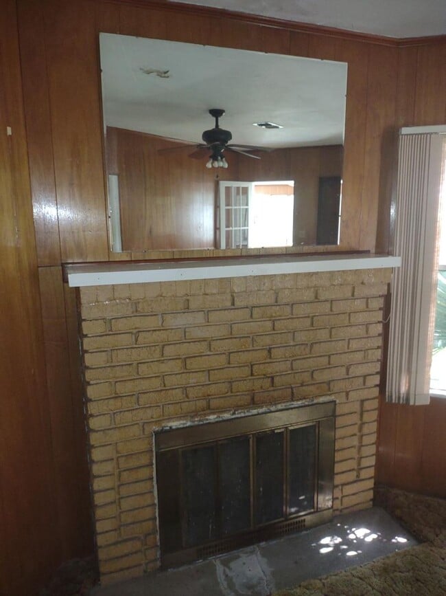 Building Photo - House for Rent