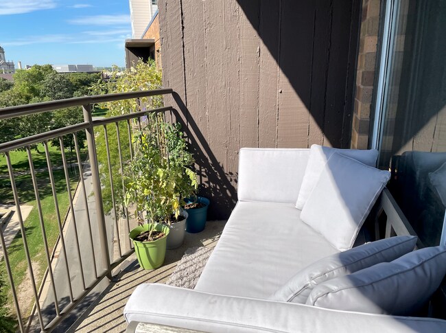 Balcony - 210 W Grant St