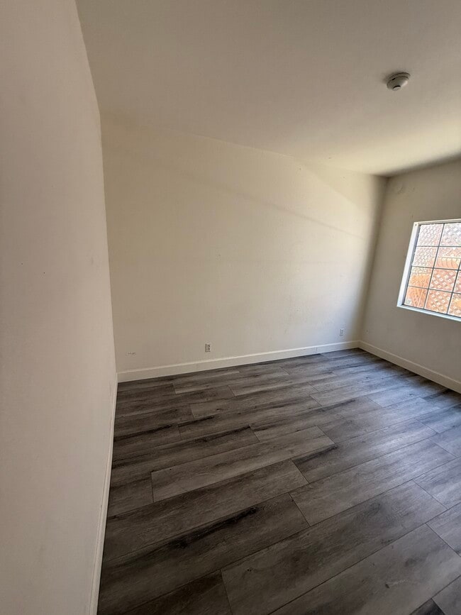Foto del edificio - 2406 Vanderbilt Ln